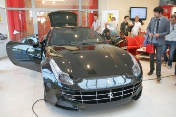 Şase români şi-au comandat, deja, Ferrari FF, modelul de 273.000 euro